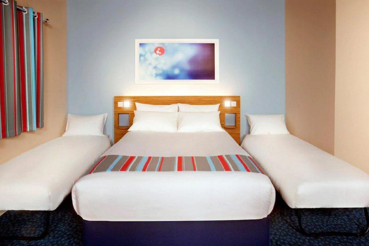 Travelodge Swindon Central Ngoại thất bức ảnh