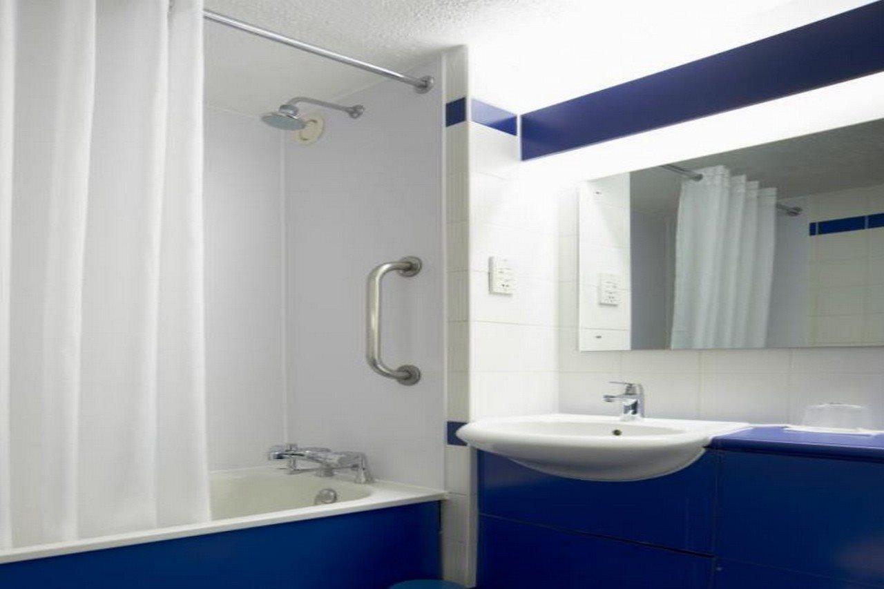 Travelodge Swindon Central Ngoại thất bức ảnh
